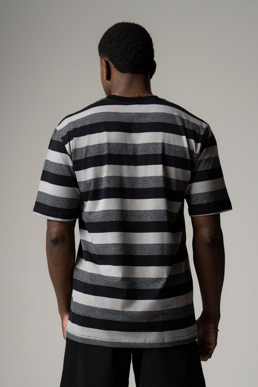 Camisa Listrada Preto e Cinza